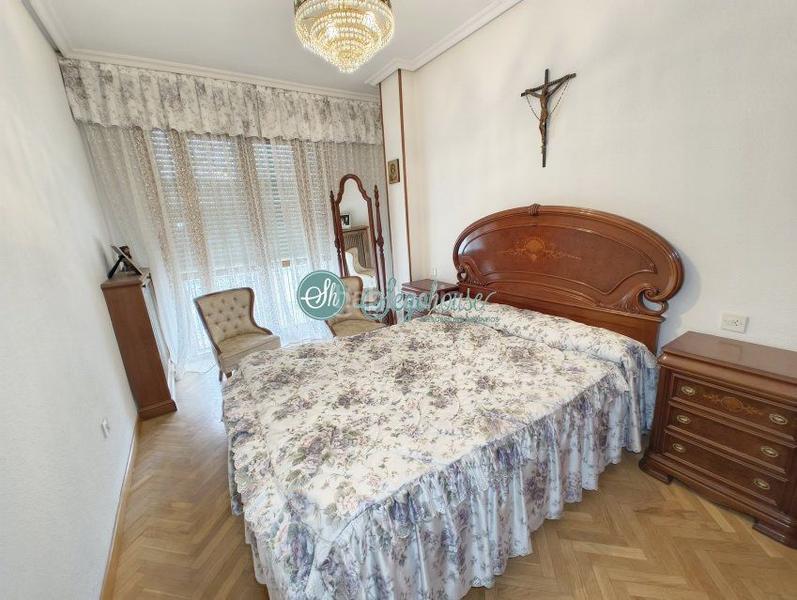 Foto f40d2d61-369a-4783-8a94-f5f63ea27cde. Piso  en venta en nueva , 4 dormitorios. en Sector Plaza de Toros Segovia