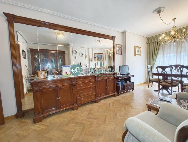 Foto f5dfbdf7-1d9e-4395-8325-b4824ee37554. Piso  en venta en nueva , 4 dormitorios. en Sector Plaza de Toros Segovia