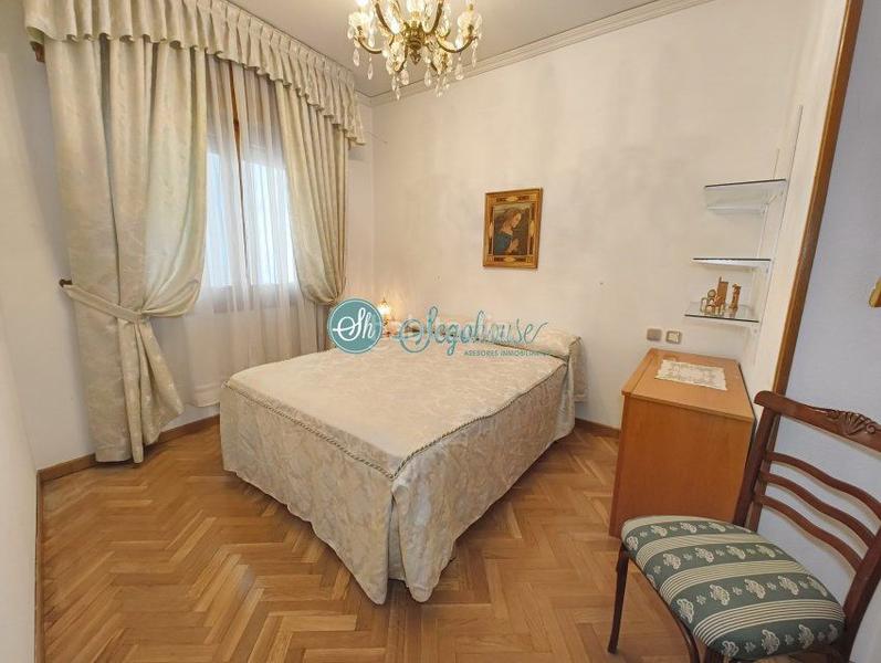 Foto 65c25f59-0165-4df1-937e-3060de2295dc. Piso  en venta en casco antiguo, 3 dormitorios. en Segovia