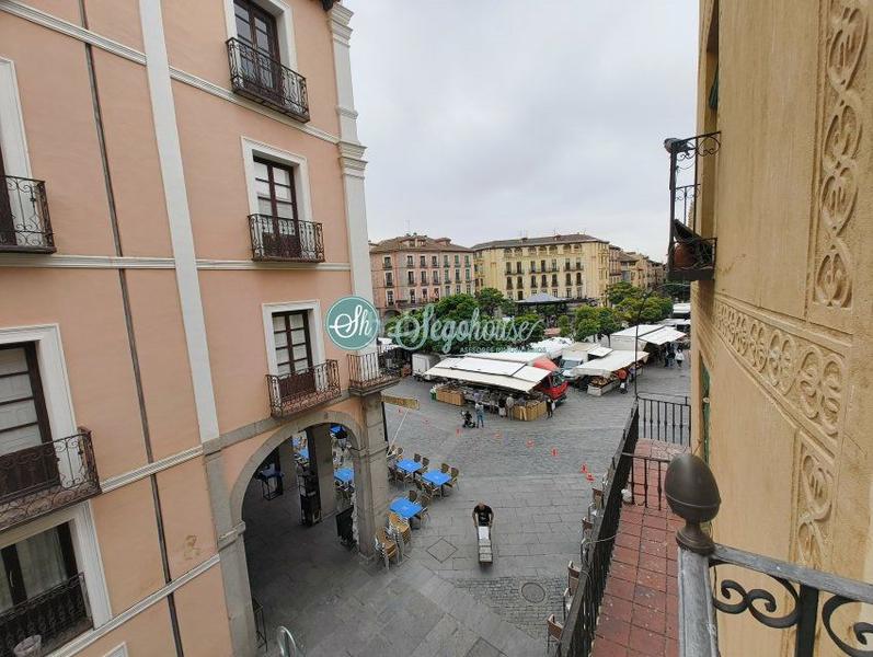 Foto ec8655dd-06ef-4f07-8424-a89a8273b66e. Piso  en venta en casco antiguo, 3 dormitorios. en Segovia