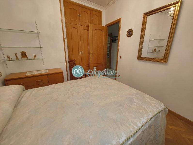 Foto ed54706f-5b0b-4c32-bfc4-e504d9de6ad3. Piso  en venta en casco antiguo, 3 dormitorios. en Segovia