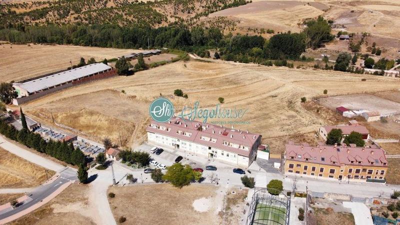 Foto 2158c927-2c0e-456f-a76d-b3be6fe6513e. Etagenwohnung mit heizung parking in Bernuy de Porreros