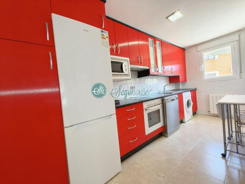 Foto 9a6ff08b-d6bd-4790-a9d4-e4a5210004f0. Etagenwohnung mit heizung parking in Bernuy de Porreros