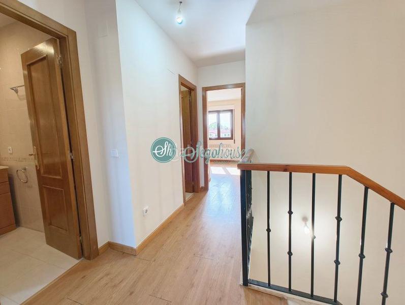 Foto 3a50d398-993f-4a2d-a85a-a28b5cc0369c. Chalet with heating in Área Rural Segovia