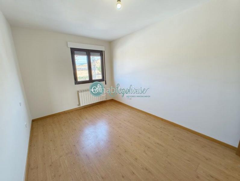 Foto 7203a4b8-5971-470f-b15f-ff8cff80c8b3. Chalet with heating in Área Rural Segovia