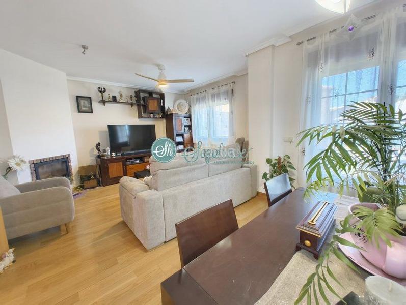 Foto a6cf3aa9-df0b-4797-8e6a-46c434d7736e. Chalet con riscaldamento parcheggio in Área Rural Segovia