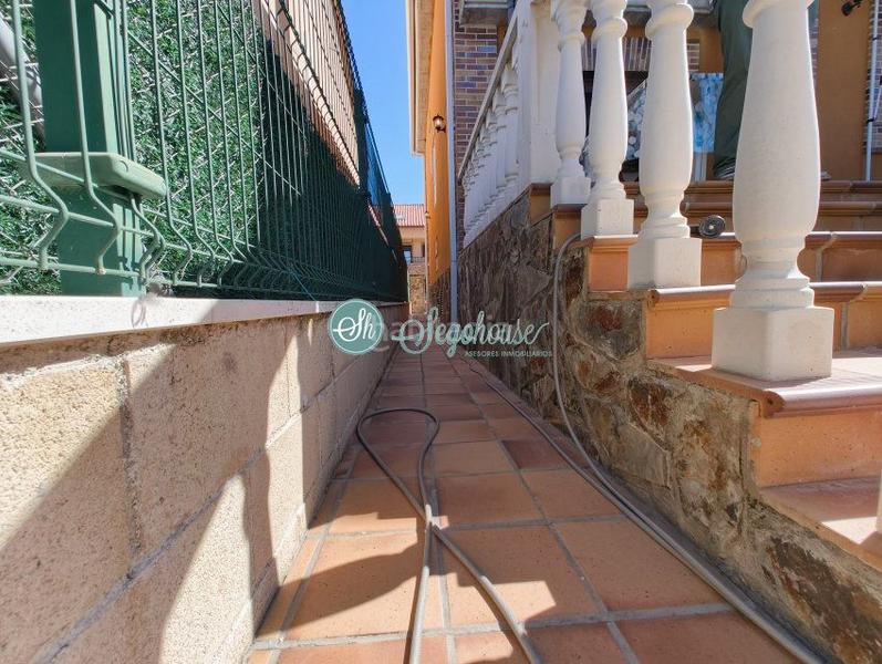 Foto f51b51ed-0cf3-44c0-9433-a134ac153692. Chalet con riscaldamento parcheggio in Área Rural Segovia