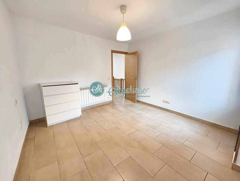 Foto 62e78d0c-c7a2-4a5b-8c13-9b43d4c8490f. Xalet amb calefacció aparcament a Trescasas