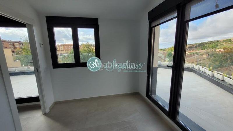 Foto 4c07f953-c9e2-4bea-abba-e4104947e903. Alquiler piso  en alquiler en san lorenzo, 5 dormitorios. en Segovia