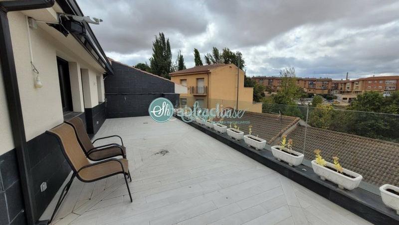 Foto 534dbcbc-cd17-4b15-90a0-1baebf2e2131. Alquiler piso  en alquiler en san lorenzo, 5 dormitorios. en Segovia