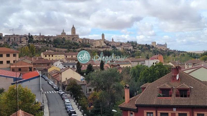 Foto b5a357e0-5ad7-4bb4-be3d-59049e57590a. Alquiler piso  en alquiler en san lorenzo, 5 dormitorios. en Segovia