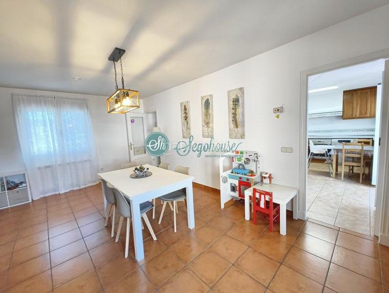 Foto 23b3e221-2230-45bd-b01b-208fe4a48b40. Chalet avec chauffage parking dans Torrecaballeros