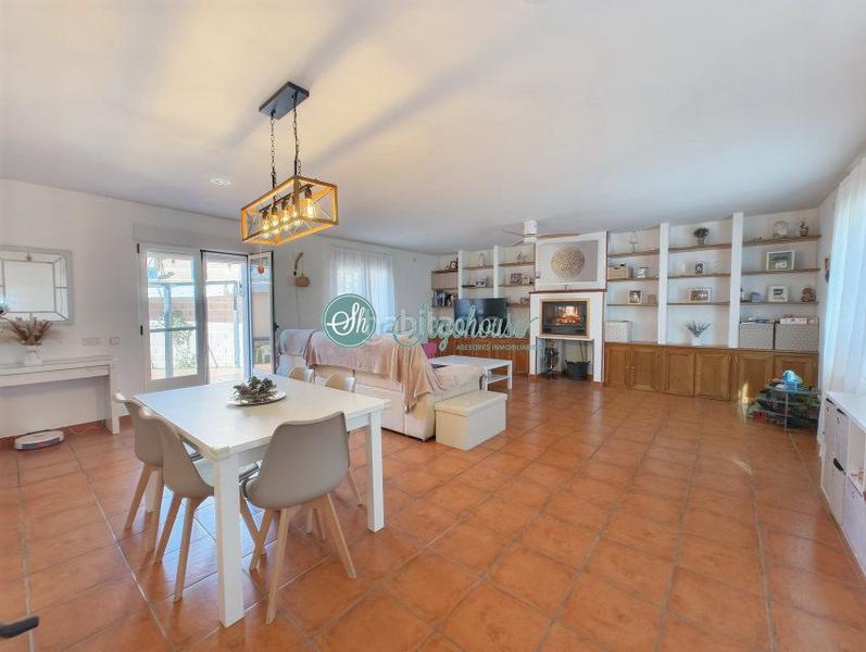 Foto ac7ef5c2-2b72-4b4e-b012-b522a437bcaa. Chalet avec chauffage parking dans Torrecaballeros