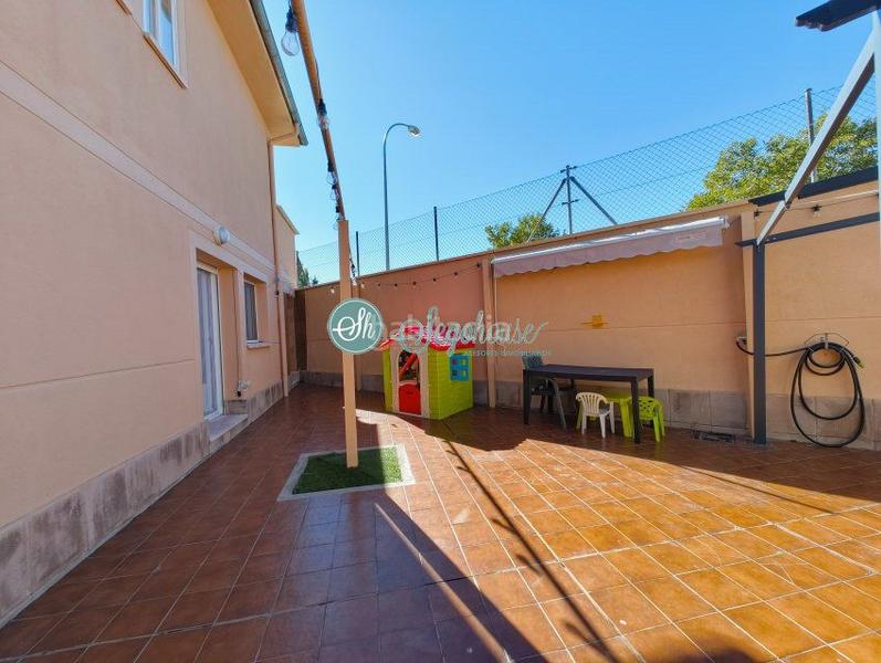 Foto e354dca9-9077-4241-8ba3-48bf3ef5719a. Chalet avec chauffage parking dans Torrecaballeros