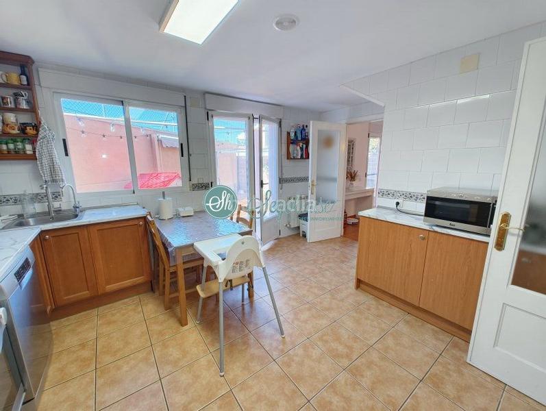 Foto f0a083cf-20ea-4001-85ac-79ae0a49ff3e. Chalet avec chauffage parking dans Torrecaballeros