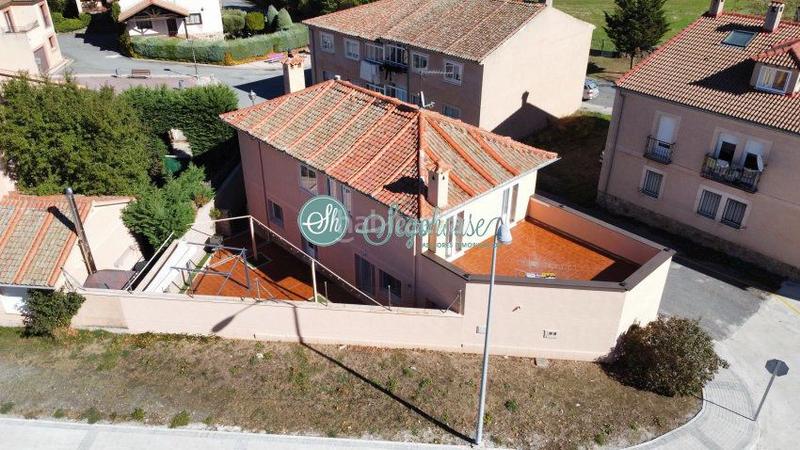 Foto ff2d91bb-fbc2-4e83-bf71-3932e30bdf2d. Chalet avec chauffage parking dans Torrecaballeros