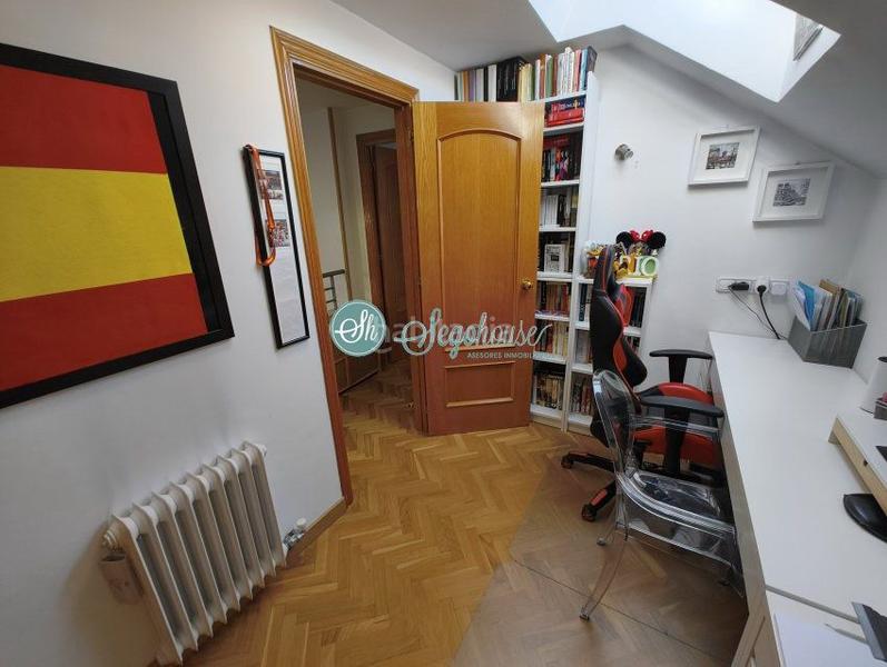 Foto 5ba06c37-2fba-4d49-adc9-1171342de610. Pis amb calefacció aparcament a Via Romana Segovia