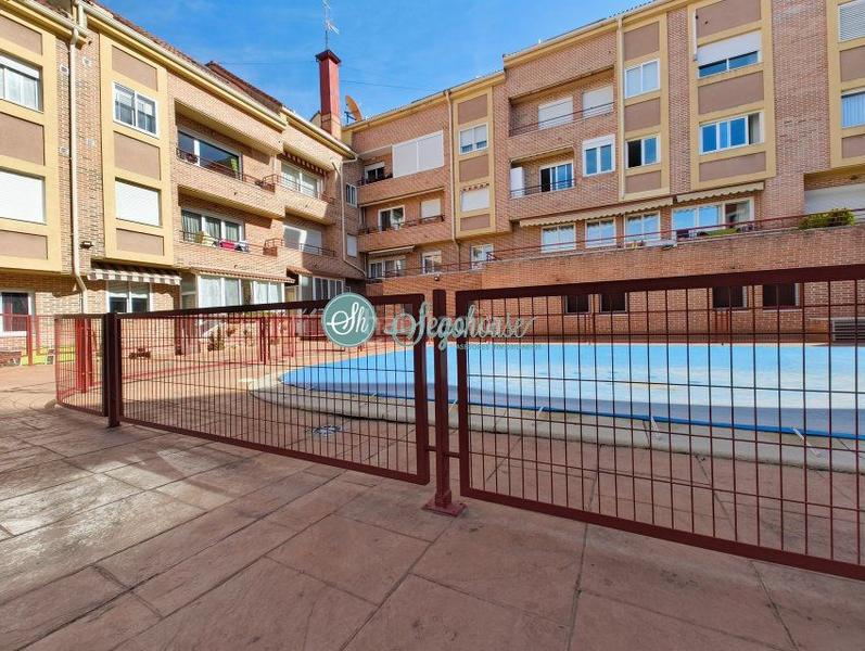 Foto b6230632-c3af-4425-b12e-5bfa0ce4bd32. Pis amb calefacció aparcament a Via Romana Segovia