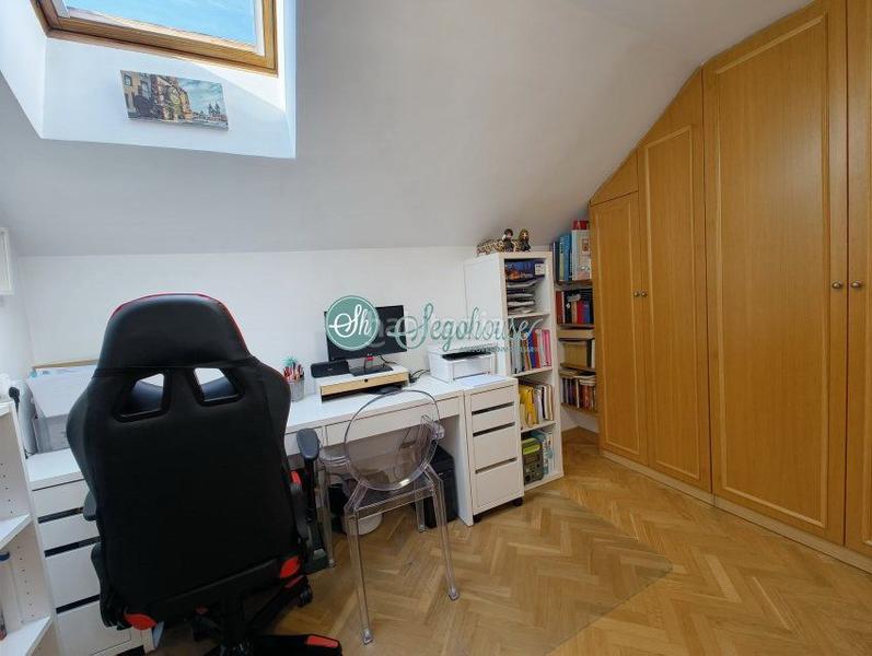 Foto ee8db187-a9c2-46b3-820b-0a07d5e7081f. Pis amb calefacció aparcament a Via Romana Segovia