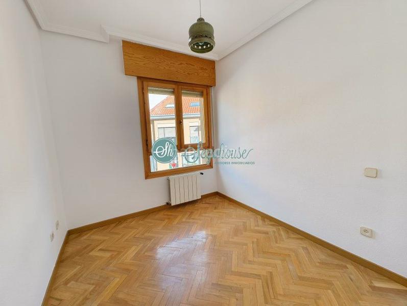 Foto 1e30813f-8b38-4af9-8e52-4d6a650209c8. Appartamento con riscaldamento parcheggio in José Zorrilla - Padre Claret Segovia
