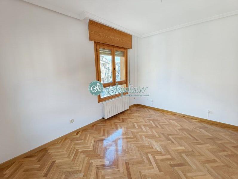 Foto 7181d51c-6f6c-4e5a-972a-10b7319153e1. Appartamento con riscaldamento parcheggio in José Zorrilla - Padre Claret Segovia