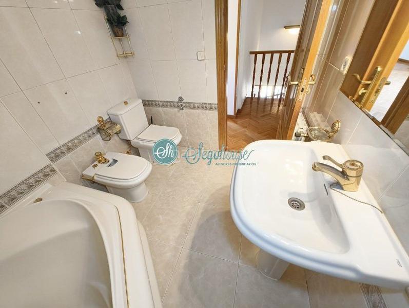 Foto 744cafba-72ef-44b9-85cb-14ab131ca98f. Appartamento con riscaldamento parcheggio in José Zorrilla - Padre Claret Segovia