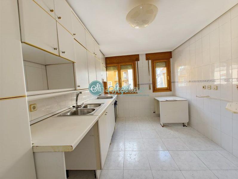 Foto 765983c8-d7ee-432b-ac02-e827915b3a5d. Appartamento con riscaldamento parcheggio in José Zorrilla - Padre Claret Segovia