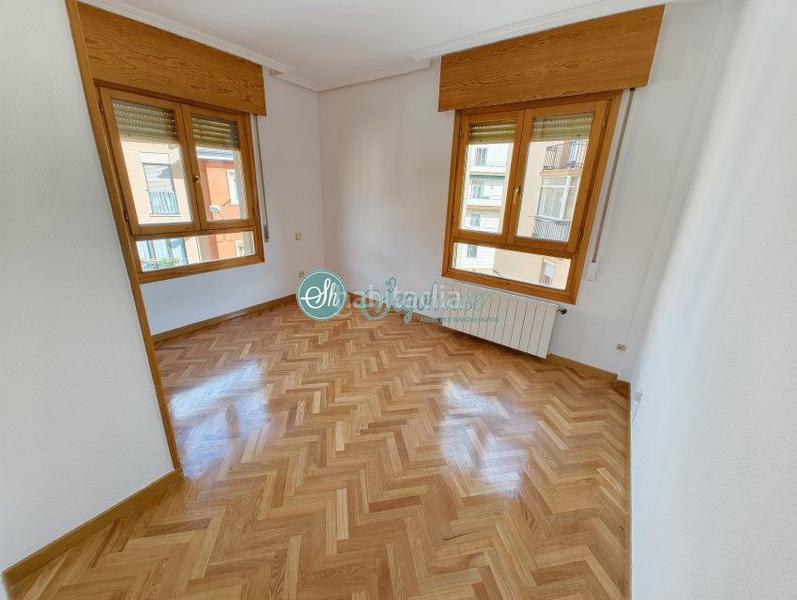 Foto 88b65c77-61fb-4f46-855b-e525ef75bfe9. Appartamento con riscaldamento parcheggio in José Zorrilla - Padre Claret Segovia