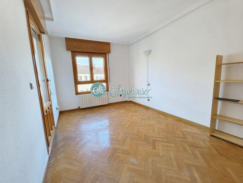 Foto c7eb5f4d-649c-4c3c-a338-9009b33f8504. Appartamento con riscaldamento parcheggio in José Zorrilla - Padre Claret Segovia