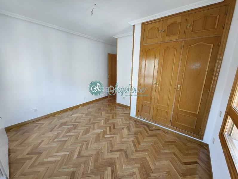 Foto cb8af593-b9ba-4b8f-b8a3-9e723ffe9068. Appartamento con riscaldamento parcheggio in José Zorrilla - Padre Claret Segovia
