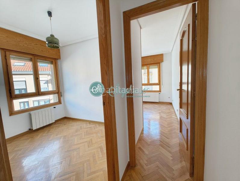 Foto ded32bf1-8786-4a0d-8fb0-0d8bde12718f. Appartamento con riscaldamento parcheggio in José Zorrilla - Padre Claret Segovia