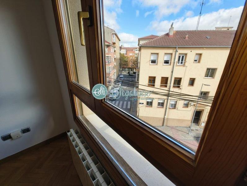 Foto fca62d3e-d9b9-4661-a43f-9dc80cf97628. Appartamento con riscaldamento parcheggio in José Zorrilla - Padre Claret Segovia