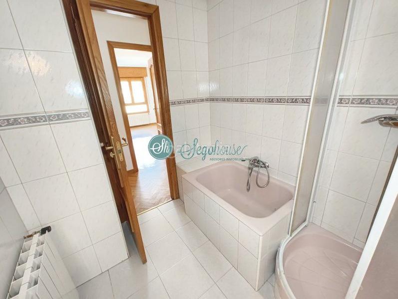 Foto fdff00ff-1854-4df6-8f7c-18b0cabef4bb. Appartamento con riscaldamento parcheggio in José Zorrilla - Padre Claret Segovia