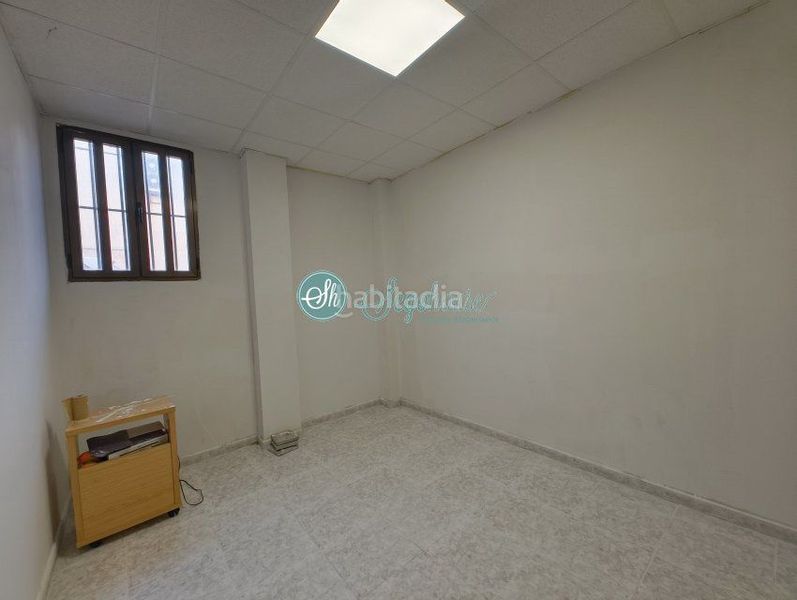 Foto b88a4432-abe8-4fbb-8dc7-cd64aa06ae27. Geschäftsraum in Lastrilla (La)