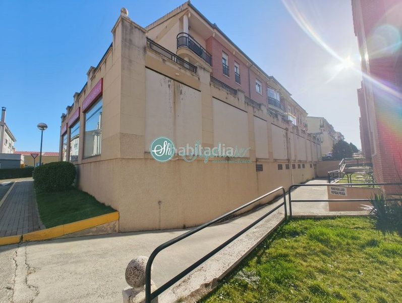 Foto 45d44f75-7061-4bcb-8db5-17371271b03f. Rent business premise in Lastrilla (La)
