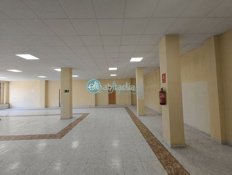 Foto dcaf6354-ac16-4acc-a9df-018b69279823. Rent business premise in Lastrilla (La)