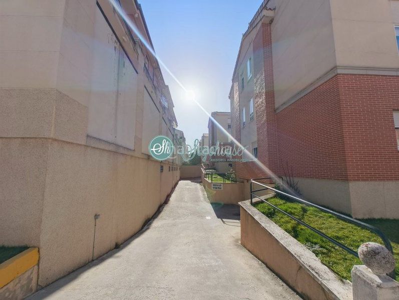 Foto f08c4bf8-d3d8-4177-91bb-e99a2d3de569. Rent business premise in Lastrilla (La)