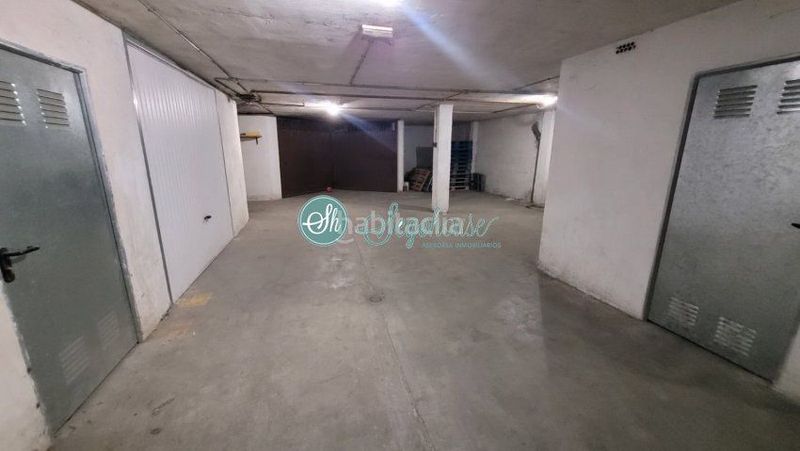 Foto 4fada644-2e2c-409a-8538-5cbc46b8e006. Aparcament cotxe a Lastrilla (La)