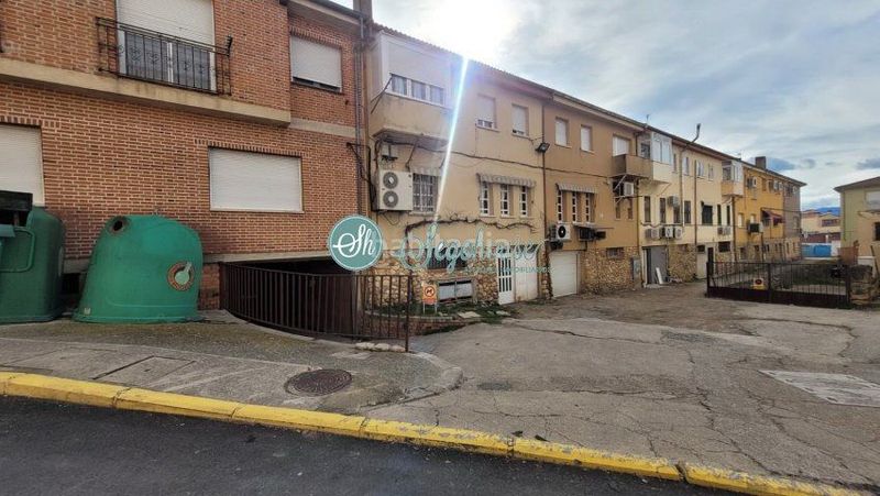 Foto 9a8ffc25-163a-40bc-a6a3-519b1b43e3d1. Aparcament cotxe a Lastrilla (La)