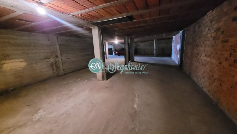 Foto a0f9e6ac-5b8f-47b6-b724-738672623b5f. Aparcament cotxe a Lastrilla (La)