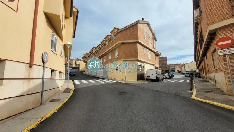 Foto bffa0141-16a0-4614-97da-f7394a8fdad1. Aparcament cotxe a Lastrilla (La)