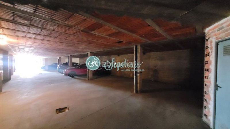 Foto d8f7f57f-9461-4fdb-b442-d04c972fe1c9. Aparcament cotxe a Lastrilla (La)