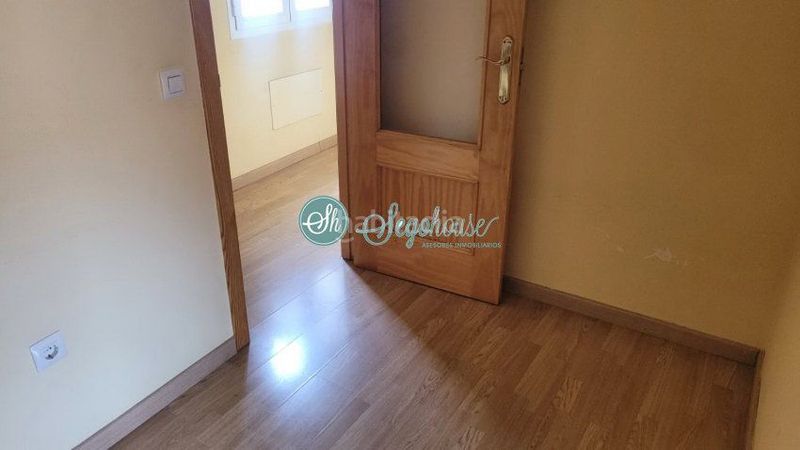 Foto 5e36ed72-6ff1-47cf-82c0-9a5202d8439f. Apartament amb calefacció aparcament a Espirdo