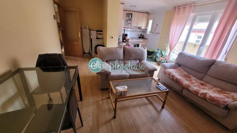 Foto 6eaff355-16dd-4a7b-b618-ba41063c041c. Apartament amb calefacció aparcament a Espirdo