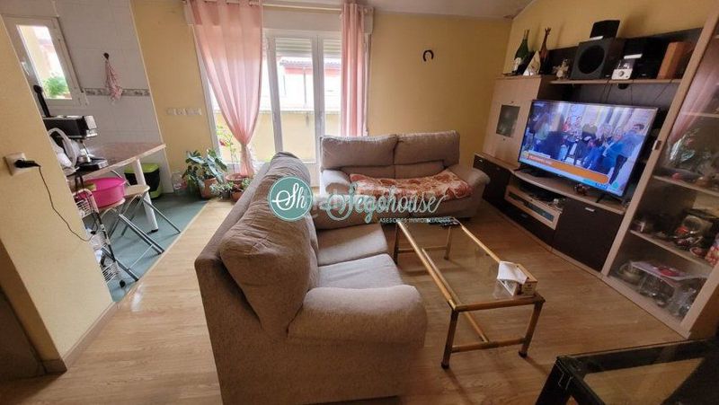 Foto 8e9c46f1-c1b6-4160-b8f9-07ce879d4bcf. Apartament amb calefacció aparcament a Espirdo