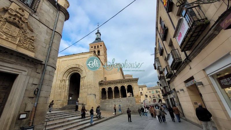 Foto af8c67a8-2299-4759-9791-a1bce0fa4d4e. Pis amb calefacció a Plaza Mayor - San Agustín Segovia