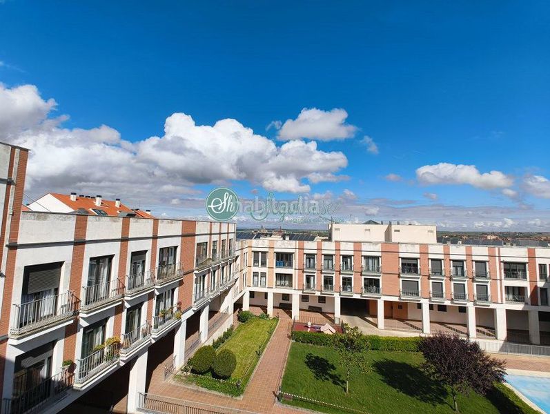 Foto 6c8634c0-aff3-424b-87fb-6ea499f4c456. Pis amb calefacció aparcament piscina a Sector Plaza de Toros Segovia