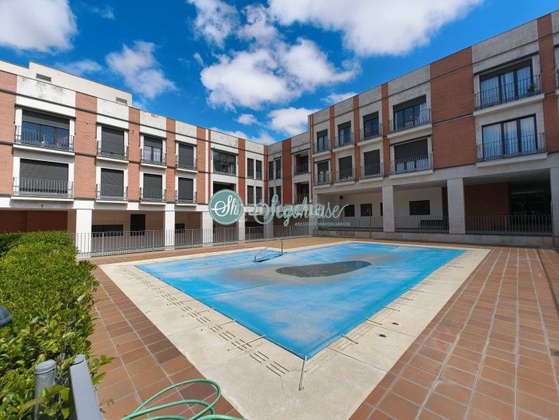 Foto f5c80e5a-3eac-4b75-a544-f29ee3bb7d57. Pis amb calefacció aparcament piscina a Sector Plaza de Toros Segovia