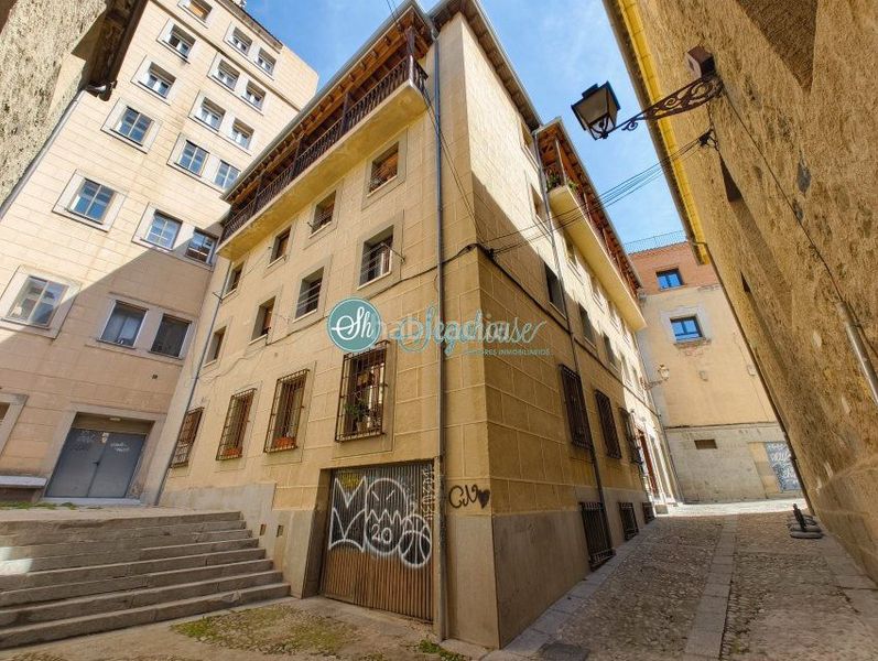 Foto b9d92b9a-dcf9-4867-a9d4-94e4ff042b5f. Pis amb calefacció a Centro Segovia
