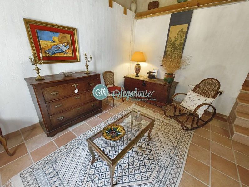 Foto 1102b917-c598-4d16-9854-4b6c8c0df709. Casa amb calefacció a Escobar de Polendos